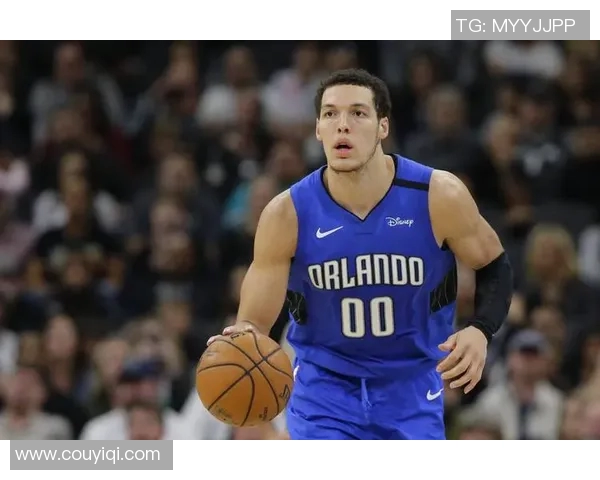 这是发广告还是发福利？阿隆·戈登为内衣品牌拍摄写真