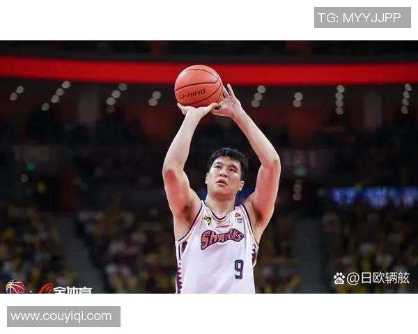 闫鹏飞中投命中,上海男篮12人全部得分